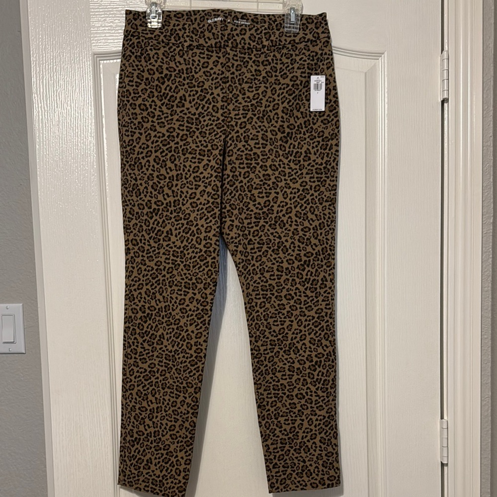 Old Navy Brown and Black Leopard Print Ankle Jeans